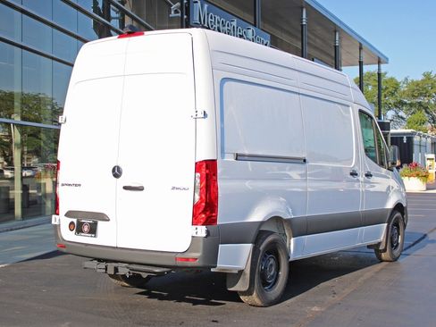 Used 2025 Mercedes-Benz Sprinter 2500 image 3