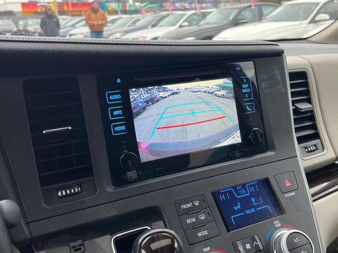 Used 2016 Toyota Sienna image 17