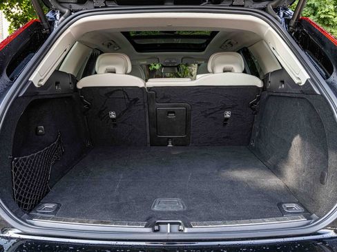 Used 2023 Volvo XC60 T8 Core image 23