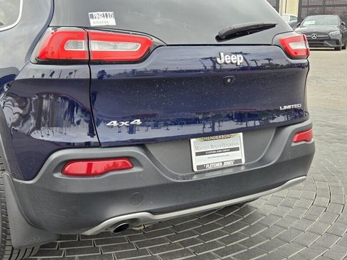 Used 2016 Jeep Cherokee Limited w/ Luxury Group AWD/4WD image 4
