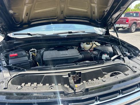 Used 2022 Chevrolet Suburban LT RWD image 31