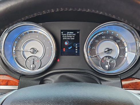 Used 2013 Chrysler 300 RWD image 11