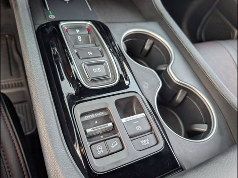 Used 2025 Honda Pilot Black Edition image 14