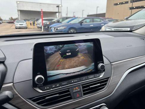 Used 2025 Nissan Altima 2.5 SV image 23