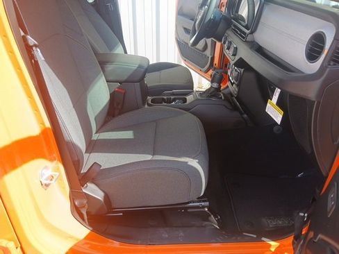 New 2025 Jeep Gladiator Sport image 25