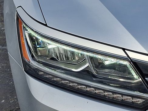 Used 2018 Volkswagen Passat 2.0T SE image 9