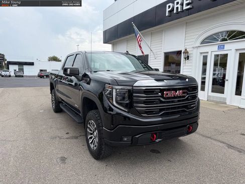 Used 2022 GMC Sierra 1500 AT4 w/ AT4 Premium Package AWD/4WD image 3