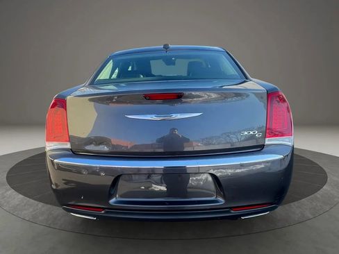 Used 2017 Chrysler 300 C RWD image 6