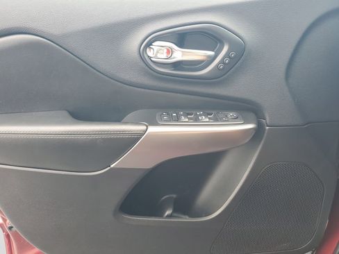 Used 2019 Jeep Cherokee Limited FWD image 19