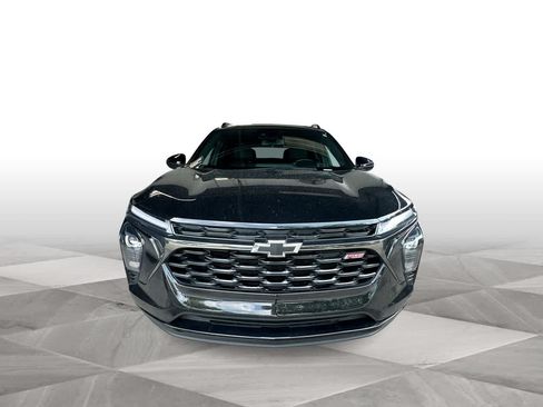 Used 2024 Chevrolet Trax RS w/ Sunroof Package FWD image 3