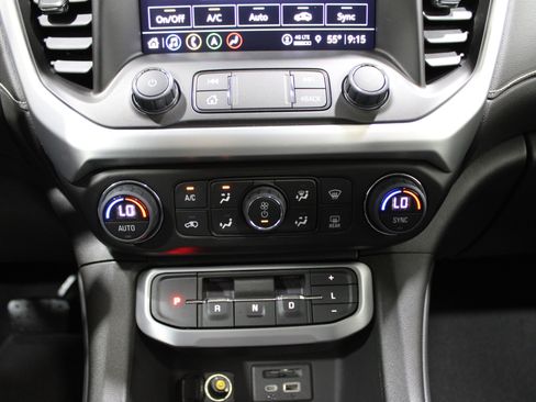 Used 2023 GMC Acadia SLT w/ Elevation Edition image 21