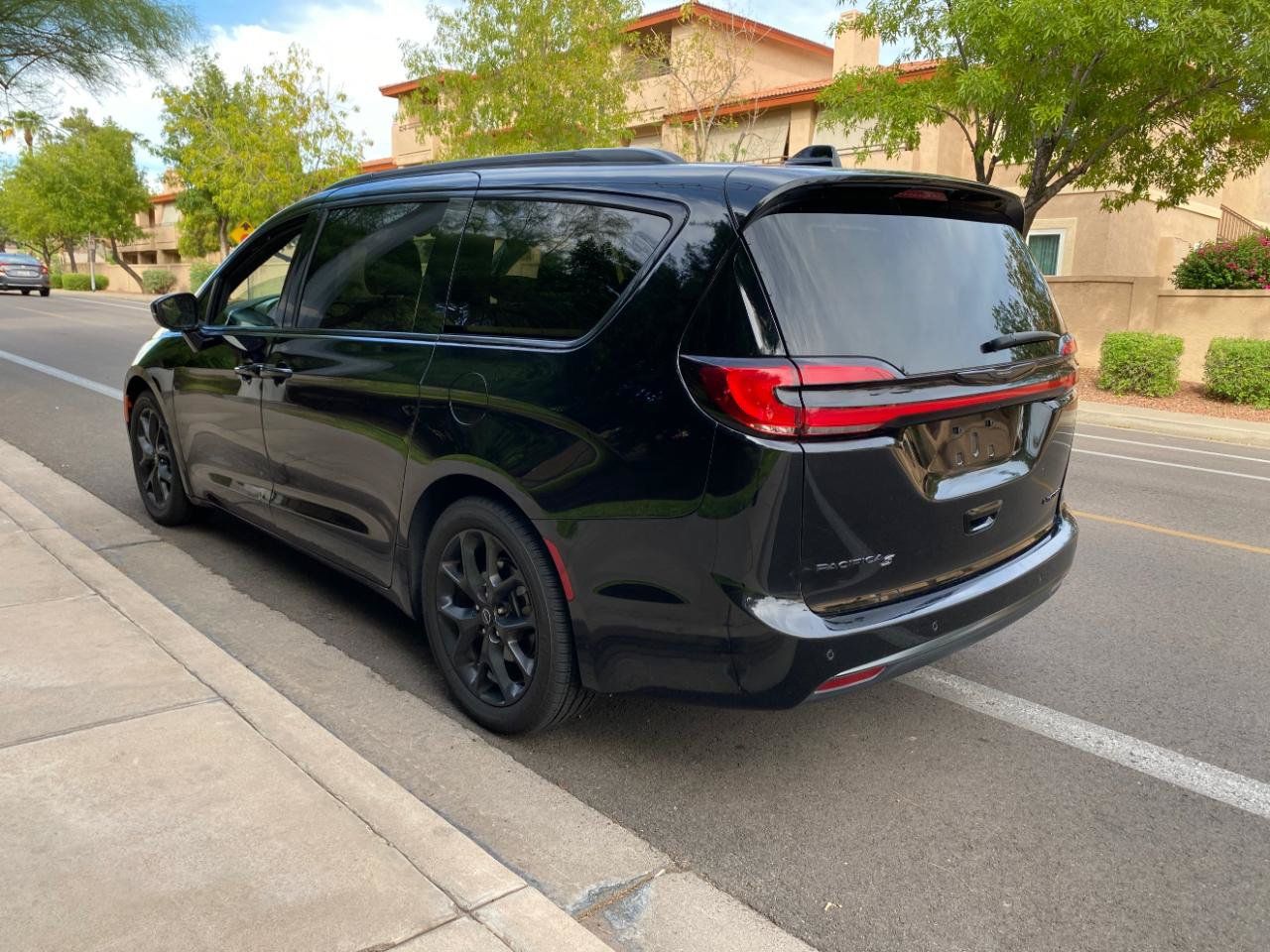 Used 2025 Chrysler Pacifica Limited FWD image 15