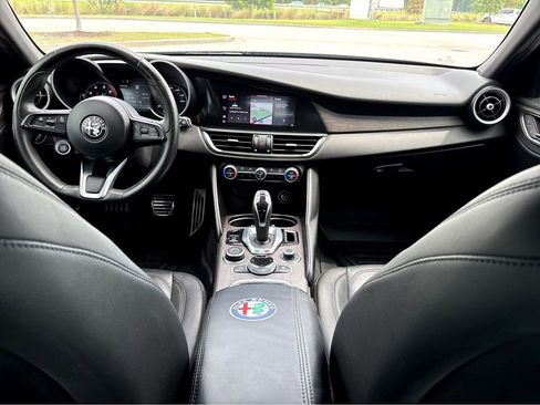 Used 2022 Alfa Romeo Giulia Ti AWD/4WD image 4