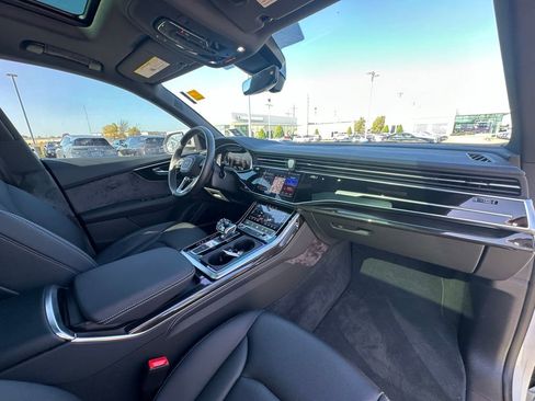 Used 2025 Audi Q8 Premium Plus image 29