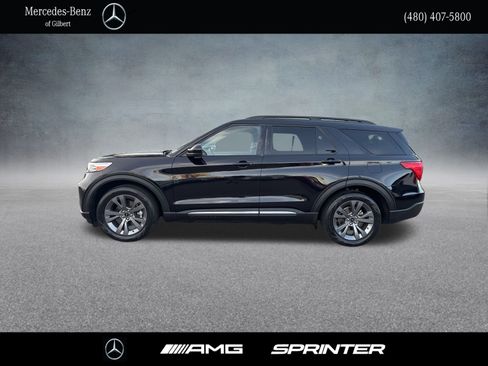 Used 2022 Ford Explorer XLT w/ Equipment Group 202A image 2