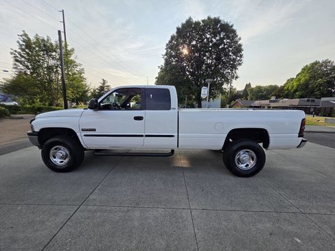 Used 1998 Dodge Ram 2500 Truck 4x4 Club Cab image 9