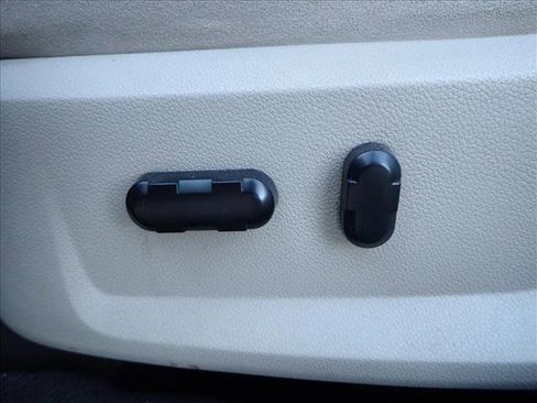 Used 2009 Ford Taurus SEL image 11