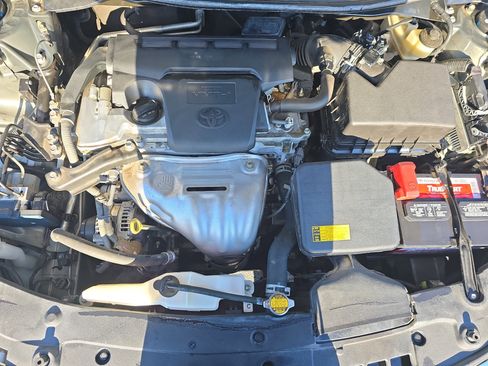 Used 2014 Toyota Camry L image 28