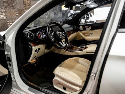 Used 2019 Mercedes-Benz E 300 4MATIC image 3