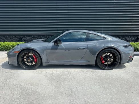 Certified 2025 Porsche 911 Carrera GTS RWD image 2