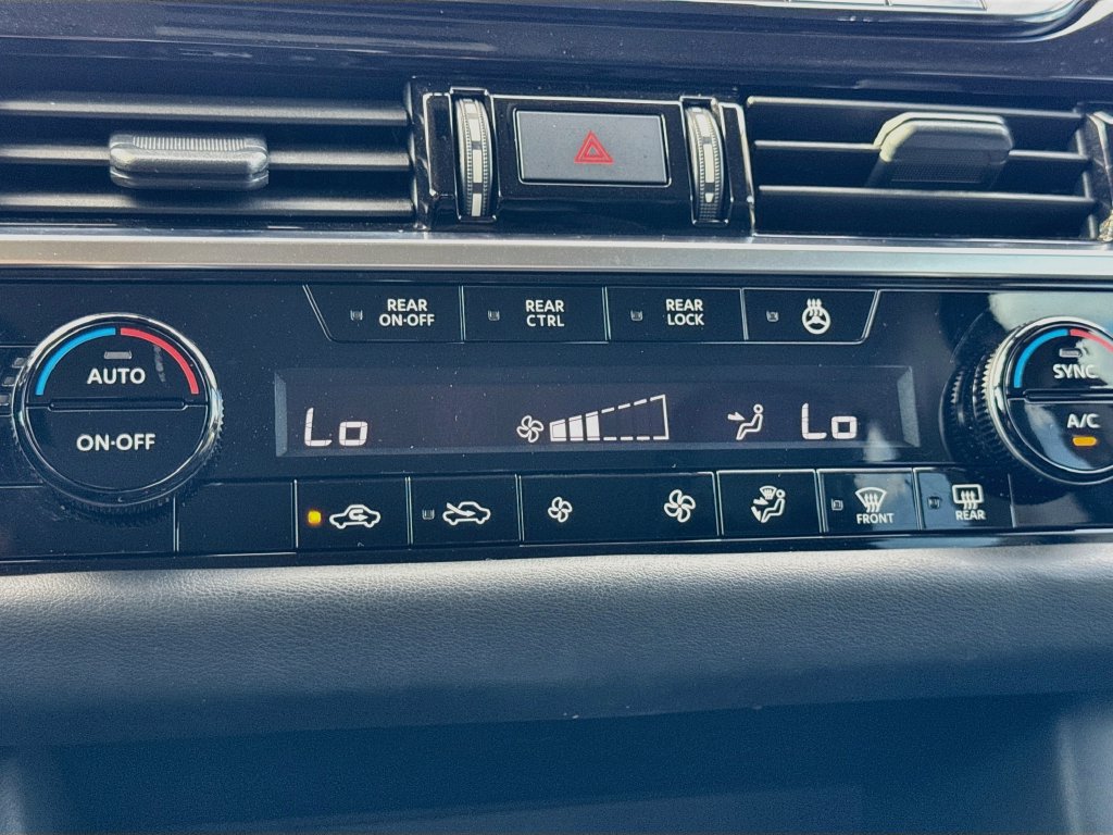 Used 2024 Nissan Pathfinder SL FWD image 18
