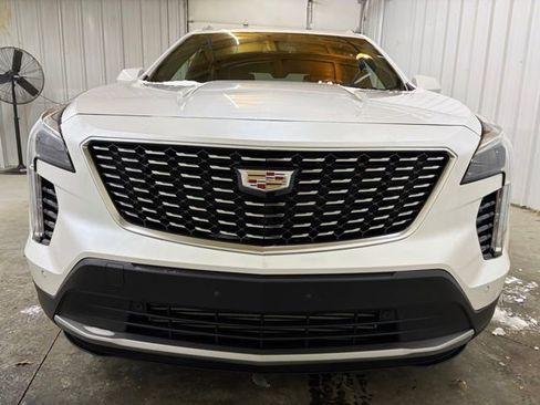 Used 2019 Cadillac XT4 Premium Luxury image 2
