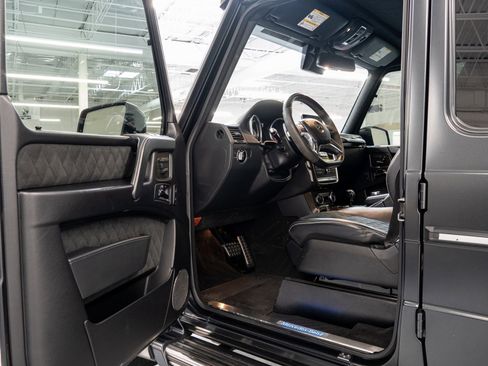 Used 2017 Mercedes-Benz G 550 Squared image 11