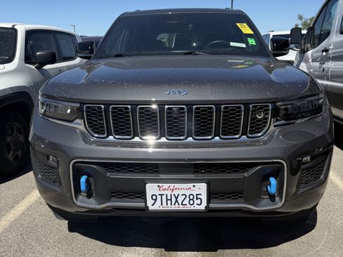 Used 2023 Jeep Grand Cherokee Overland w/ Advanced Protech Group III AWD/4WD image 2