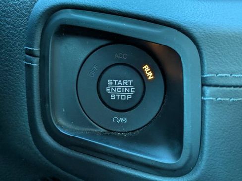 Used 2025 Jeep Gladiator Mojave AWD/4WD image 31