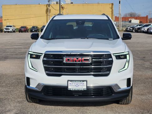 Used 2025 GMC Acadia Elevation image 2