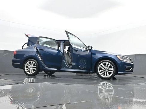 Used 2019 Volkswagen Passat 2.0T Wolfsburg image 32