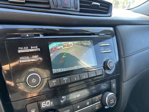 Used 2017 Nissan Rogue SV image 20