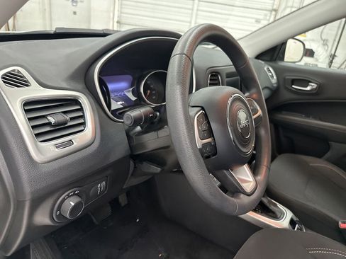 Used 2019 Jeep Compass Sport w/ Tech Group FWD image 12