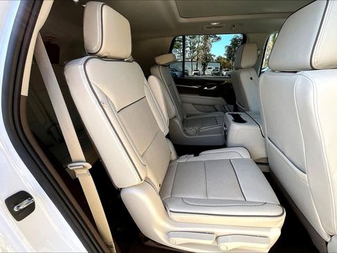 Used 2022 GMC Yukon Denali w/ Denali Premium Package image 19
