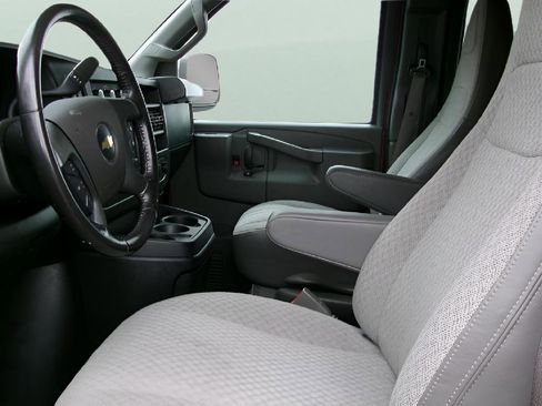 Used 2024 Chevrolet Express 2500 LT w/ LT Preferred Equipment Group RWD image 10
