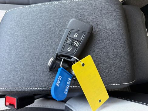 New 2026 Volkswagen Taos SE image 34