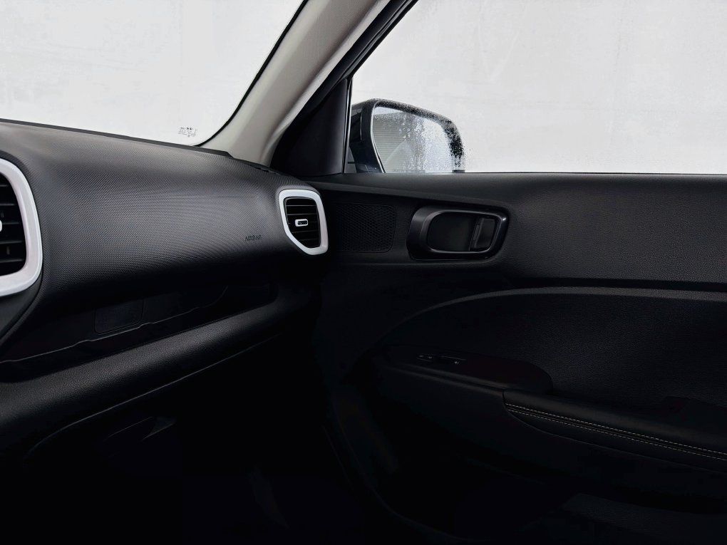 Used 2026 Hyundai Venue SEL FWD image 34