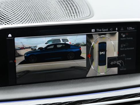 Used 2022 BMW 750i xDrive w/ Executive Package image 30