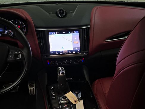 Used 2023 Maserati Levante Modena image 10