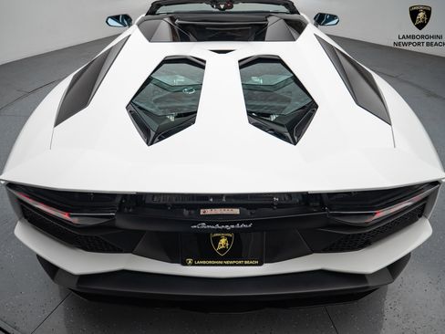 Used 2019 Lamborghini Aventador S image 19