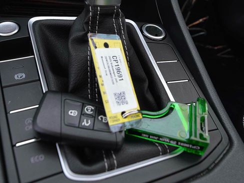Used 2025 Volkswagen Jetta SE FWD image 16