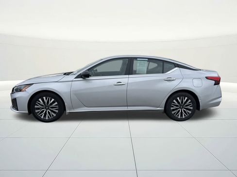 Used 2024 Nissan Altima 2.5 SV image 5