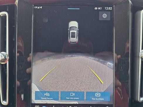 Used 2023 Volvo XC40 B5 Core image 27