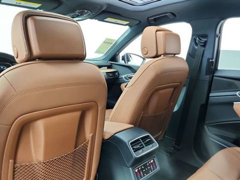 Used 2024 Audi Q8 e-tron Premium Plus w/ Premium Plus Package image 30