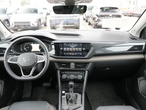 Used 2022 Volkswagen Taos SEL image 15