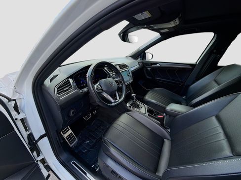 Used 2024 Volkswagen Tiguan SE R-Line FWD image 9