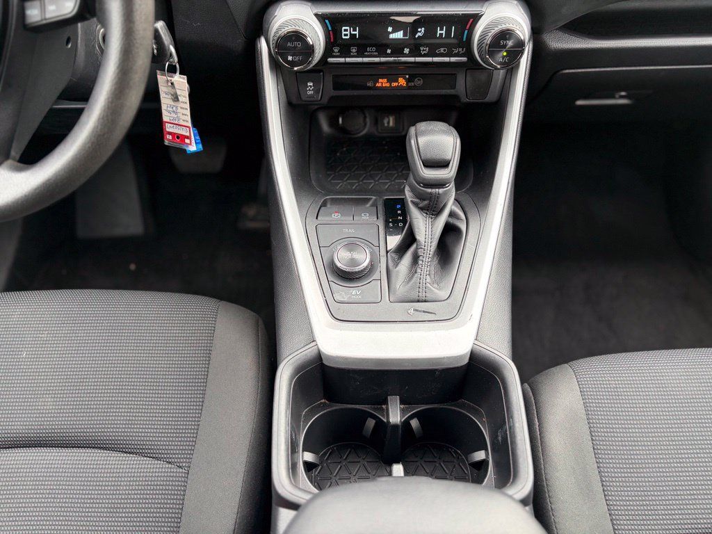 Used 2024 Toyota RAV4 LE AWD/4WD image 27