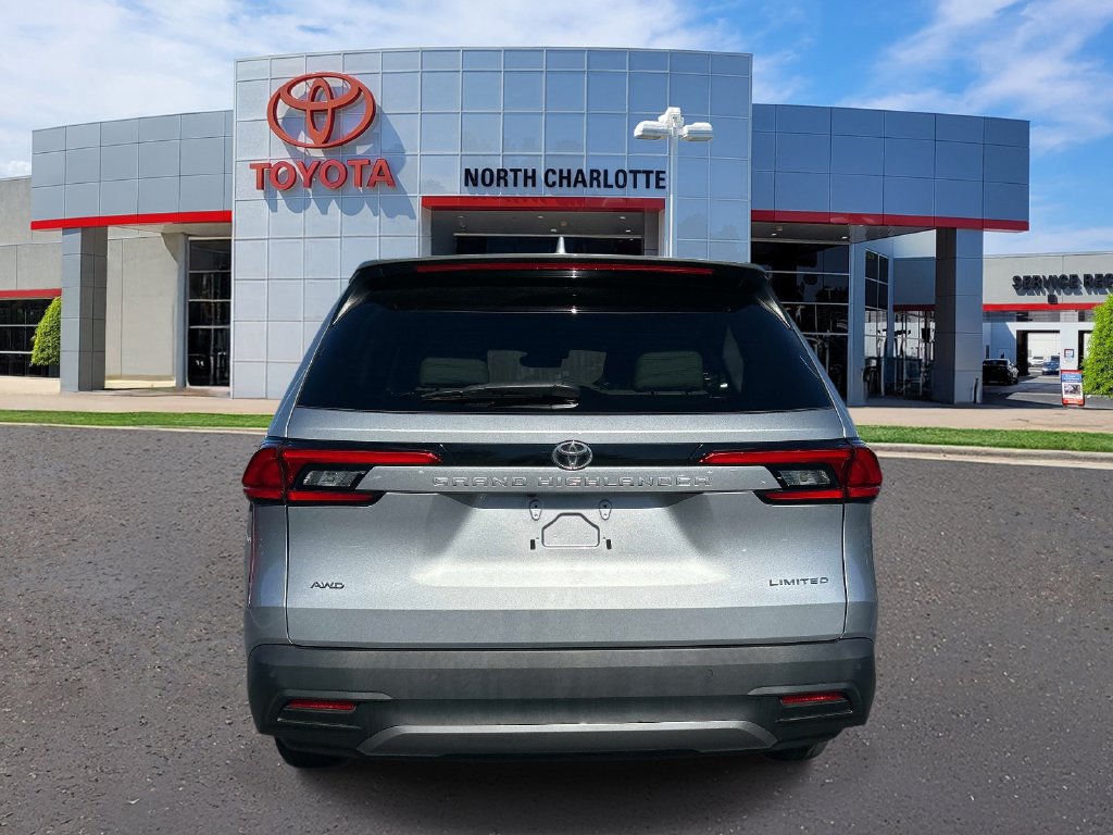 Used 2024 Toyota Grand Highlander AWD image 7