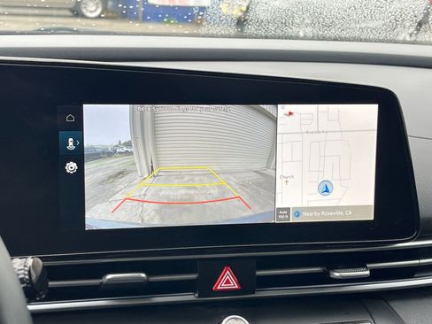 Used 2025 Hyundai Elantra Limited image 17