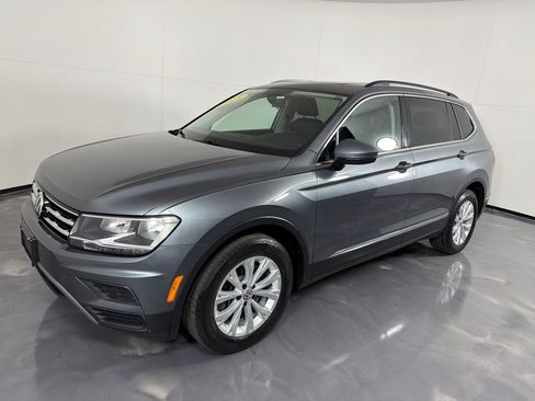 Used 2018 Volkswagen Tiguan SE w/ Panoramic Sunroof Package FWD image 9